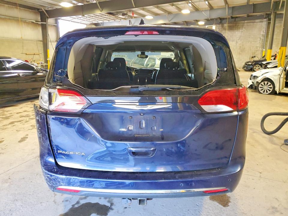 63039366 :رقم المزاد ، 2C4RC1BG0HR756752 vin ، 2017 Chrysler Pacifica مزاد بيع