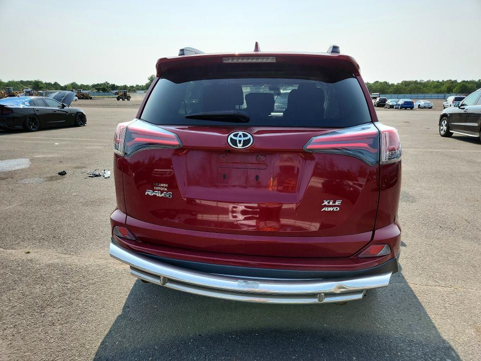 Продажа на аукционе авто 2018 Toyota Rav4, vin: 2T3RFREV0JW813415, номер лота: 64967066