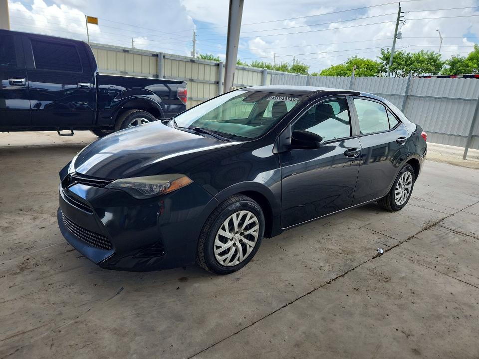 67070976 :رقم المزاد ، 2T1BURHEXJC969748 vin ، 2018 Toyota Corolla مزاد بيع