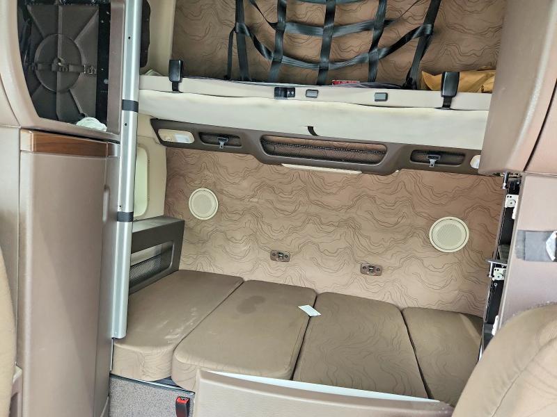 61218786 :رقم المزاد ، 4V4NC9EH4JN887143 vin ، 2018 Volvo Vn مزاد بيع