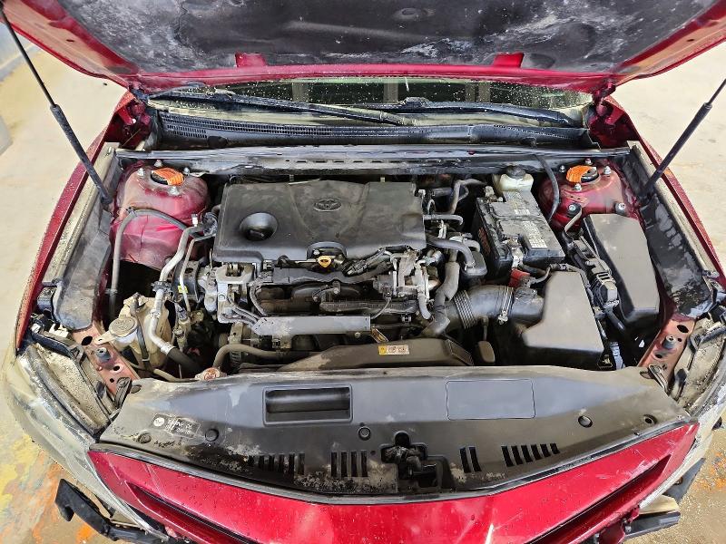 64319216 :رقم المزاد ، 4T1B11HK1JU577398 vin ، 2018 Toyota Camry مزاد بيع
