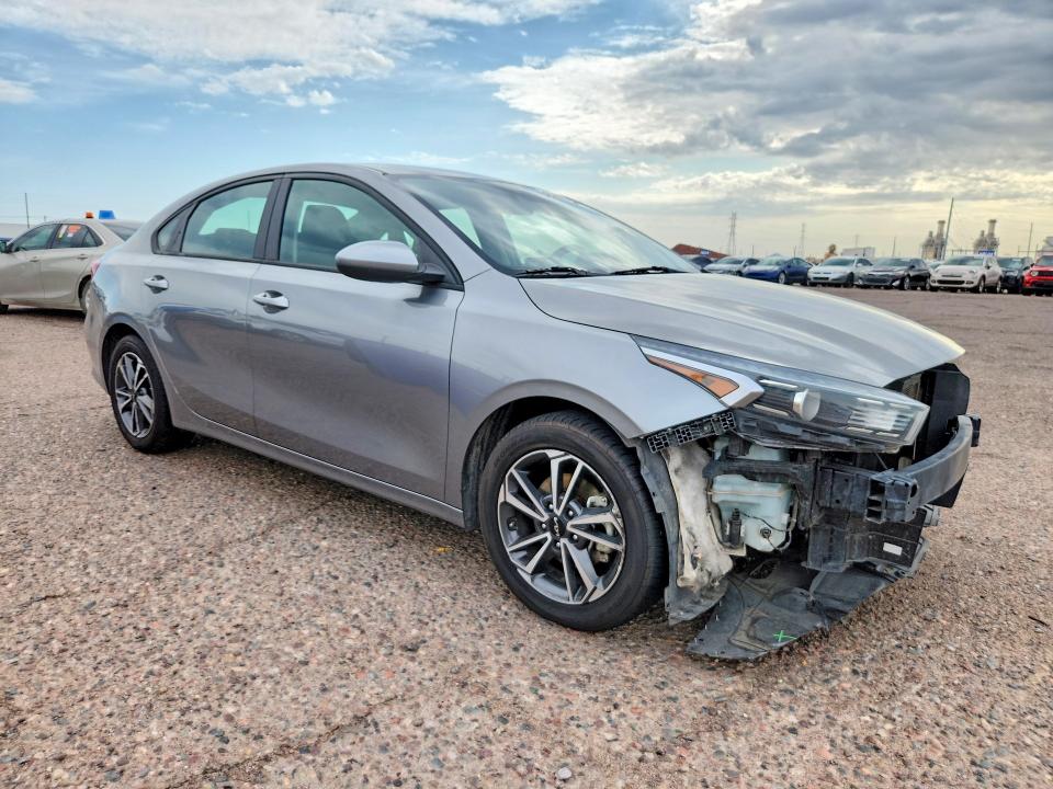 64850556 :رقم المزاد ، 3KPF24AD1NE482635 vin ، 2022 Kia Forte مزاد بيع