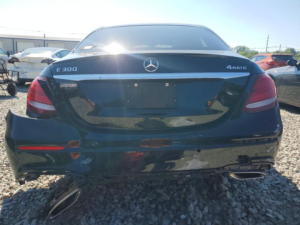 63510466 :رقم المزاد ، WDDZF4KBXJA328460 vin ، 2018 Mercedes-benz E مزاد بيع