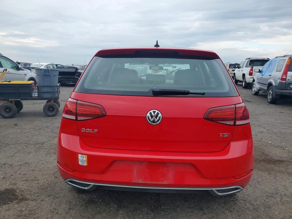 67240816 :رقم المزاد ، 3VWG17AU3JM255307 vin ، 2018 Volkswagen Golf مزاد بيع