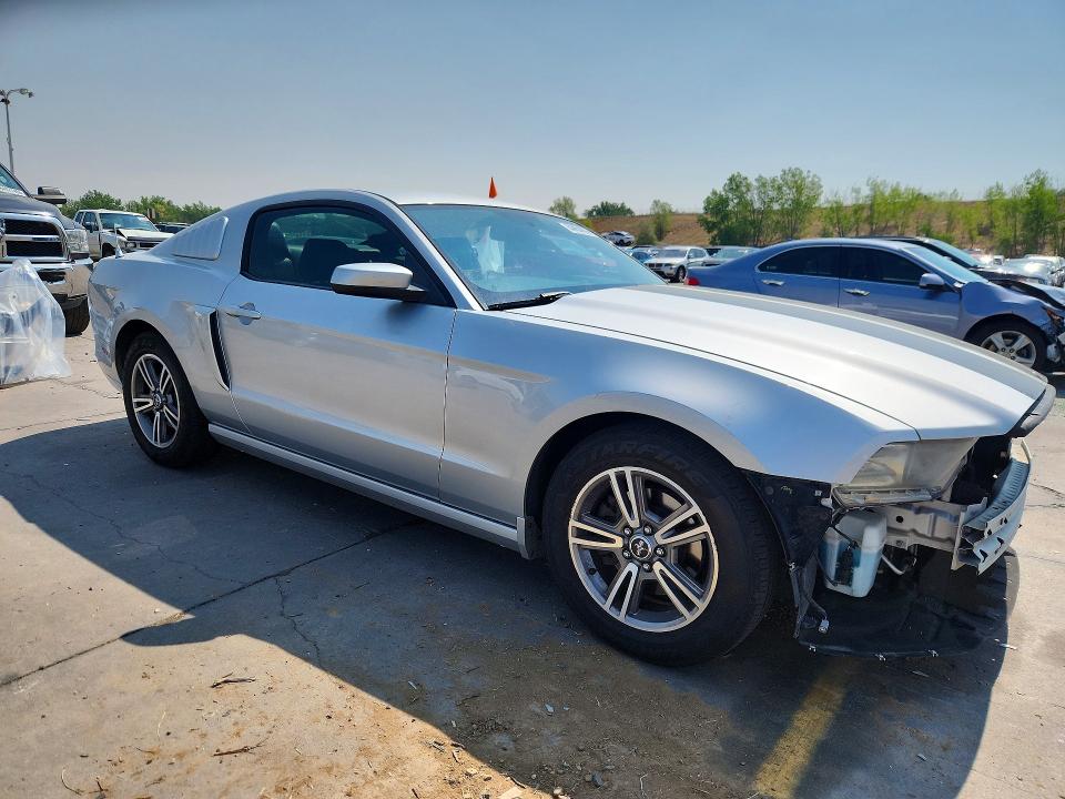 64454396 :رقم المزاد ، 1ZVBP8AM6D5238218 vin ، 2013 Ford Mustang مزاد بيع