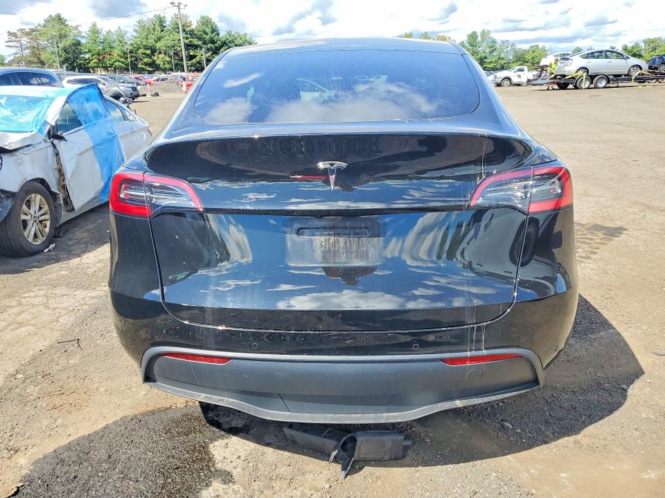 62137106 :رقم المزاد ، 5YJYGDED9MF106066 vin ، 2021 Tesla Model Y مزاد بيع