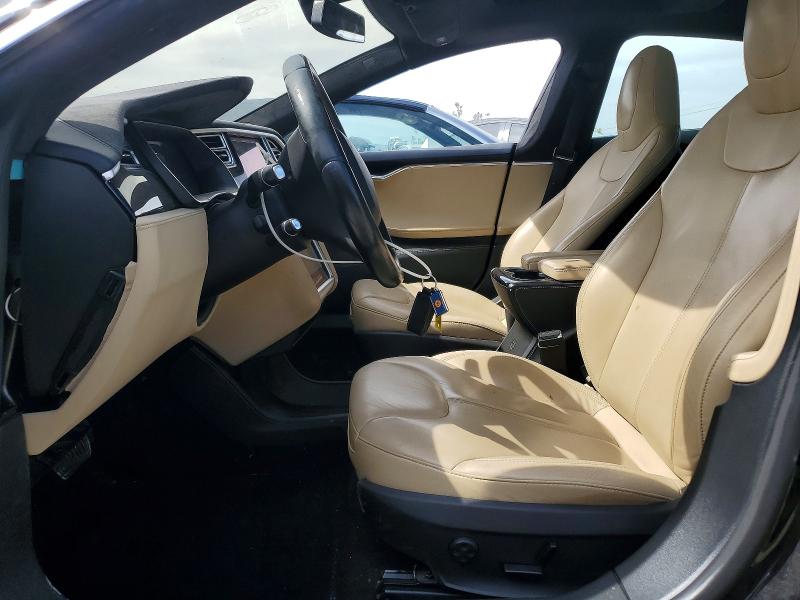 61451166 :رقم المزاد ، 5YJSA1H27FF085267 vin ، 2015 Tesla Model S مزاد بيع