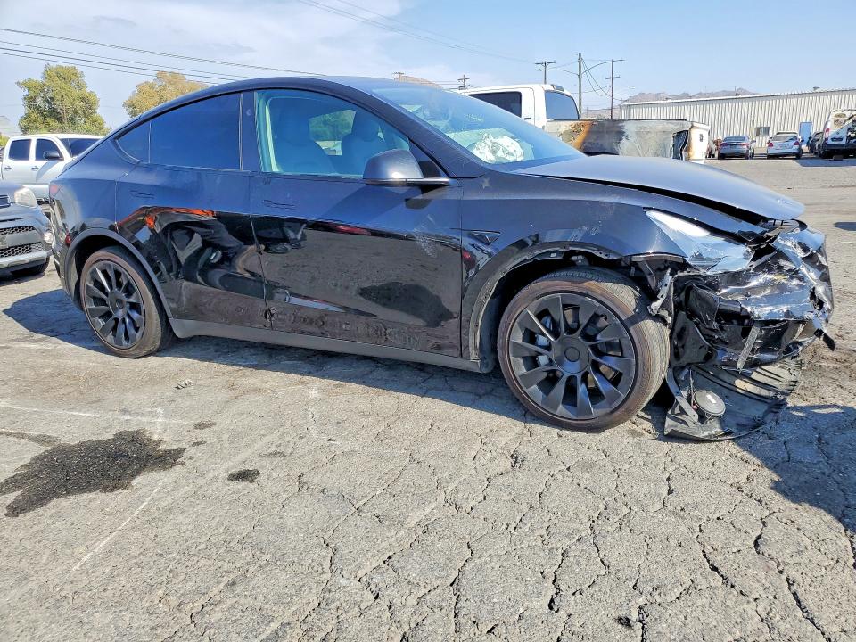 64421486 :رقم المزاد ، 7SAYGDED3SF318655 vin ، 2025 Tesla Model Y مزاد بيع