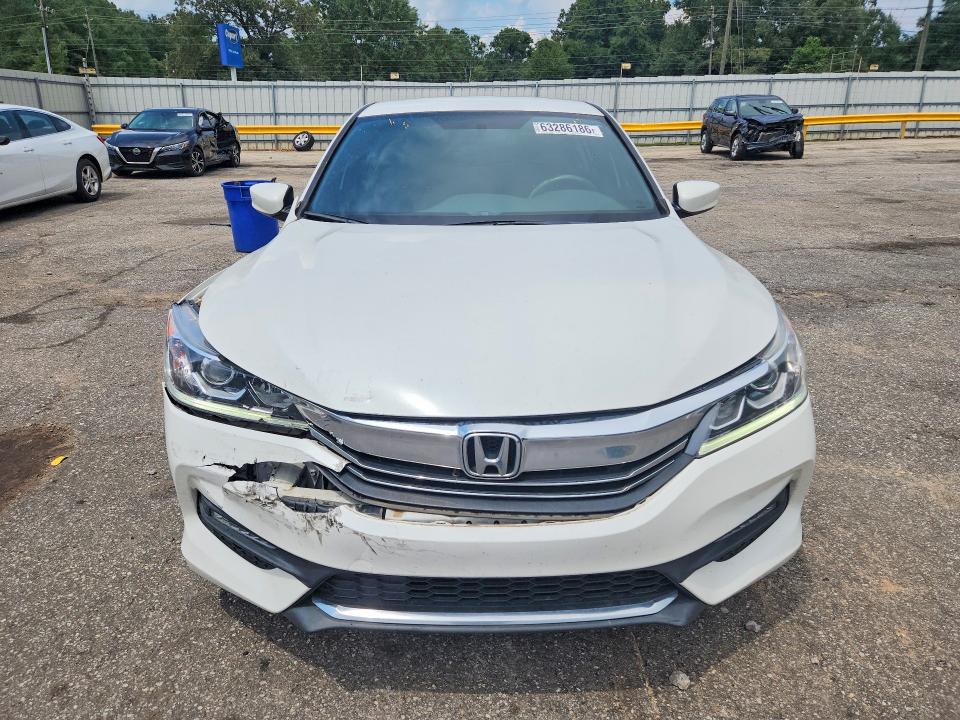 63286186 :رقم المزاد ، 1HGCR2F52HA130712 vin ، 2017 Honda Accord مزاد بيع