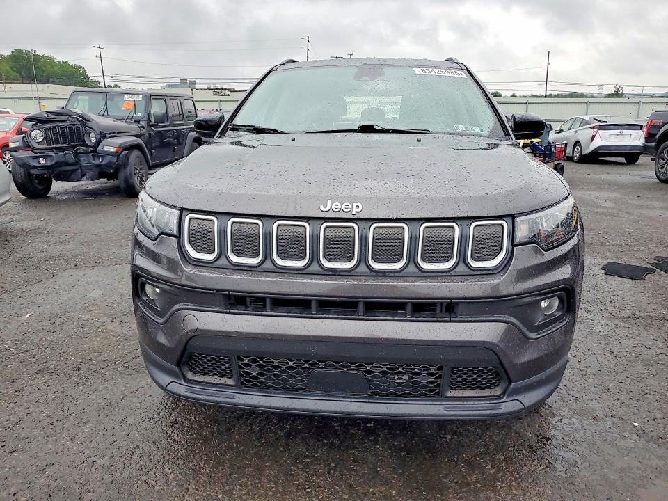 63425986 :رقم المزاد ، 3C4NJDFB8NT112218 vin ، 2022 Jeep Compass مزاد بيع
