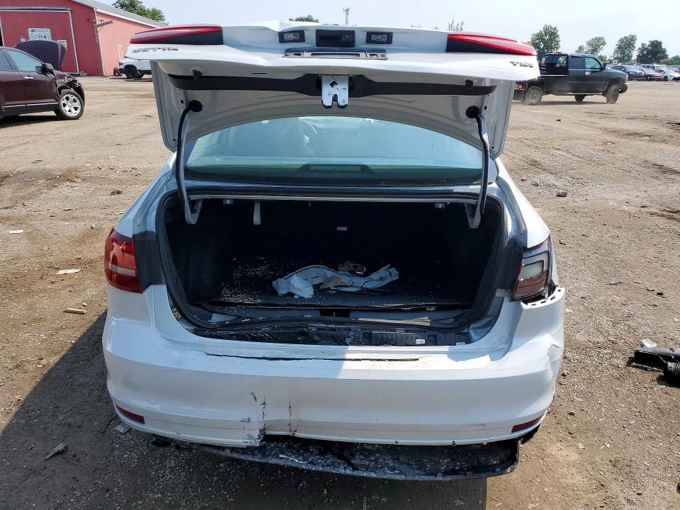 64929996 :رقم المزاد ، 3VWL17AJ8HM407385 vin ، 2017 Volkswagen Jetta مزاد بيع