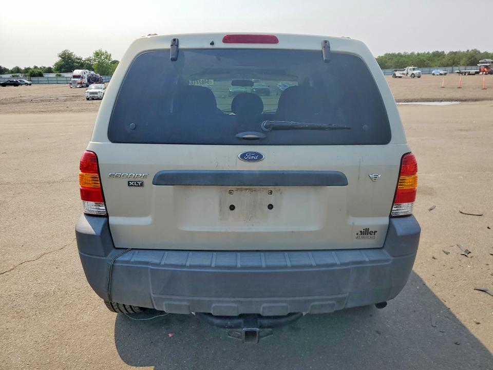 64824186 :رقم المزاد ، 1FMYU93125KD74746 vin ، 2005 Ford Escape مزاد بيع