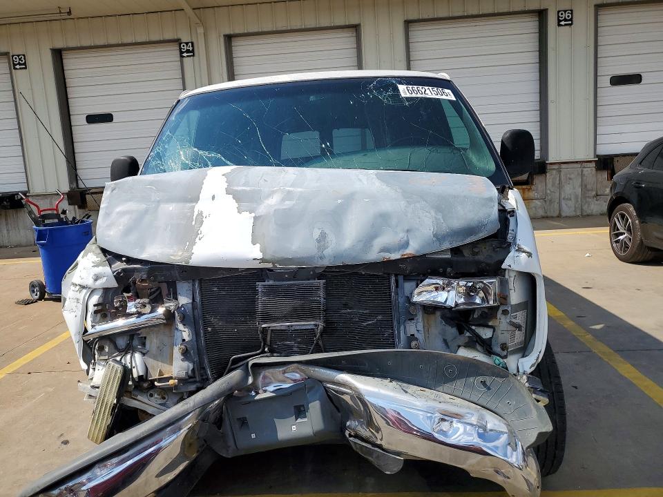 66621506 :رقم المزاد ، 1GAHG39G621126806 vin ، 2002 Chevrolet Express G3500 مزاد بيع