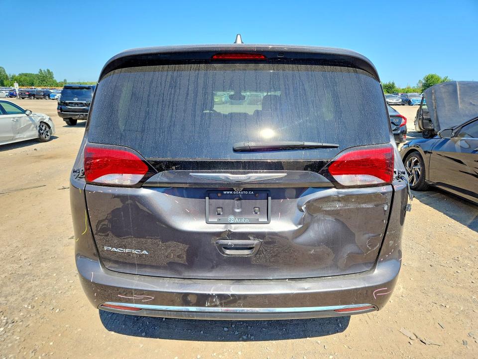 63151566 :رقم المزاد ، 2C4RC1BG9HR628607 vin ، 2017 Chrysler Pacifica مزاد بيع