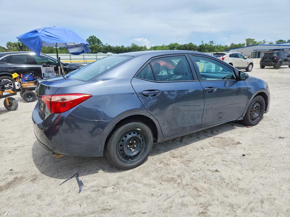 64242716 :رقم المزاد ، 2T1BURHE3HC949237 vin ، 2017 Toyota Corolla مزاد بيع