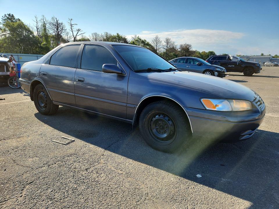 65121586 :رقم المزاد ، 4T1BF22K2WU073451 vin ، 1998 Toyota Camry مزاد بيع