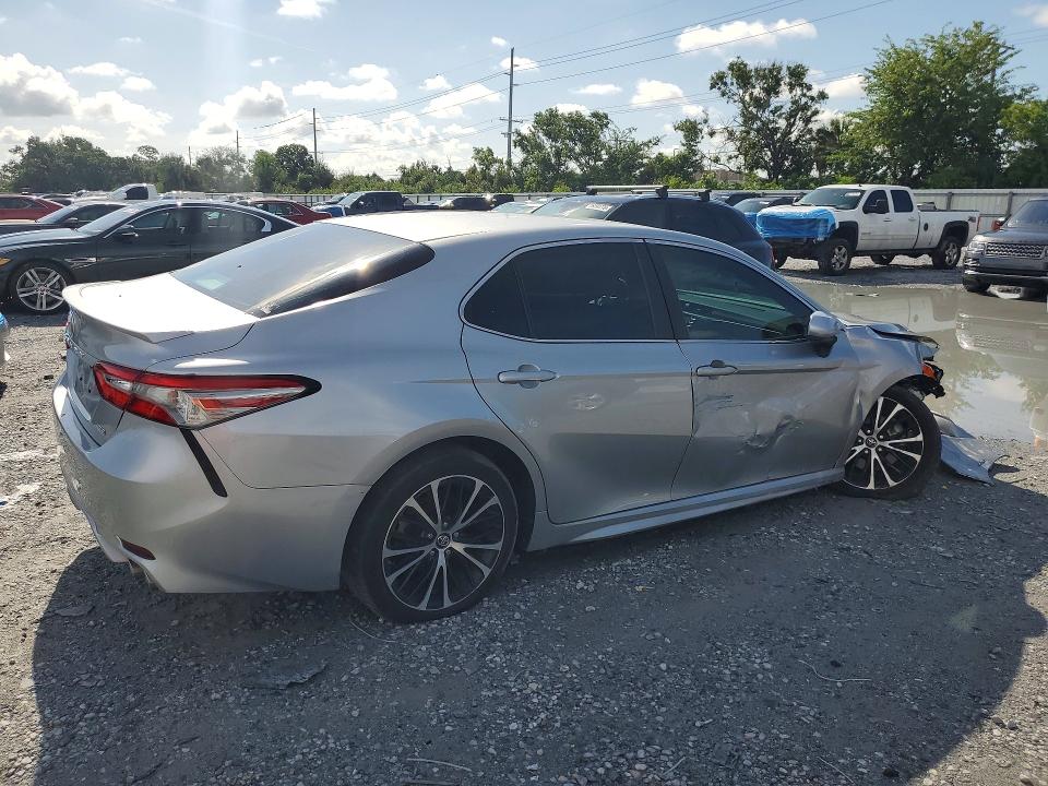 2018 Toyota Camry მანქანა იყიდება აუქციონზე, vin: 4T1B11HK7JU639449, აუქციონის ნომერი: 66138846