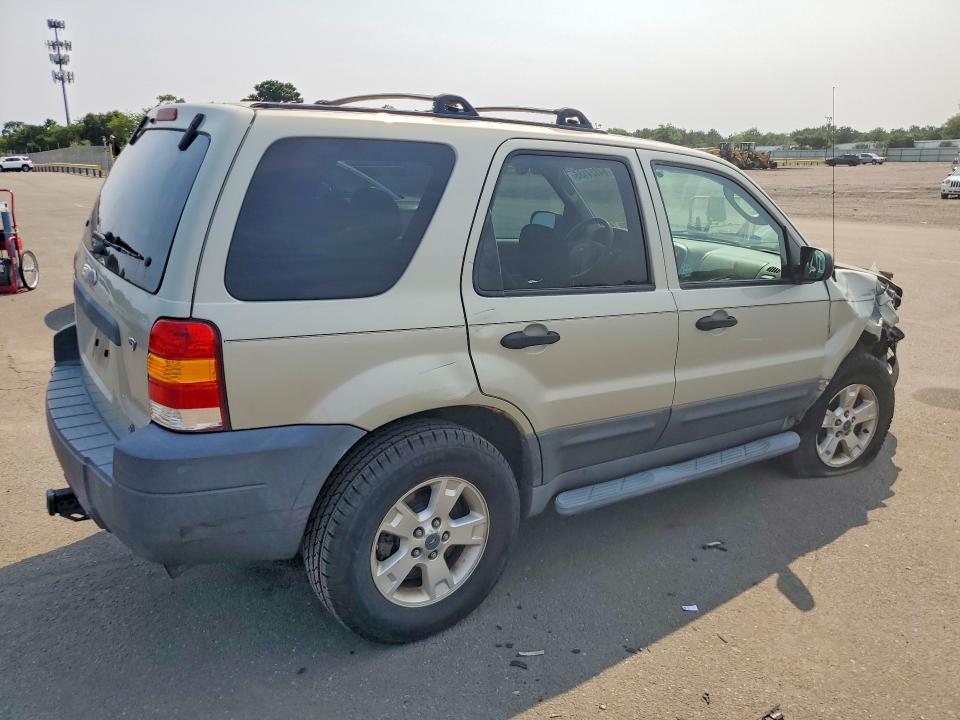 64824186 :رقم المزاد ، 1FMYU93125KD74746 vin ، 2005 Ford Escape مزاد بيع