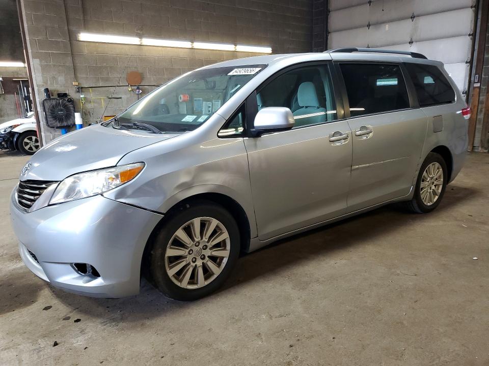 2014 Toyota Sienna მანქანა იყიდება აუქციონზე, vin: 5TDJK3DC1ES090560, აუქციონის ნომერი: 64929656