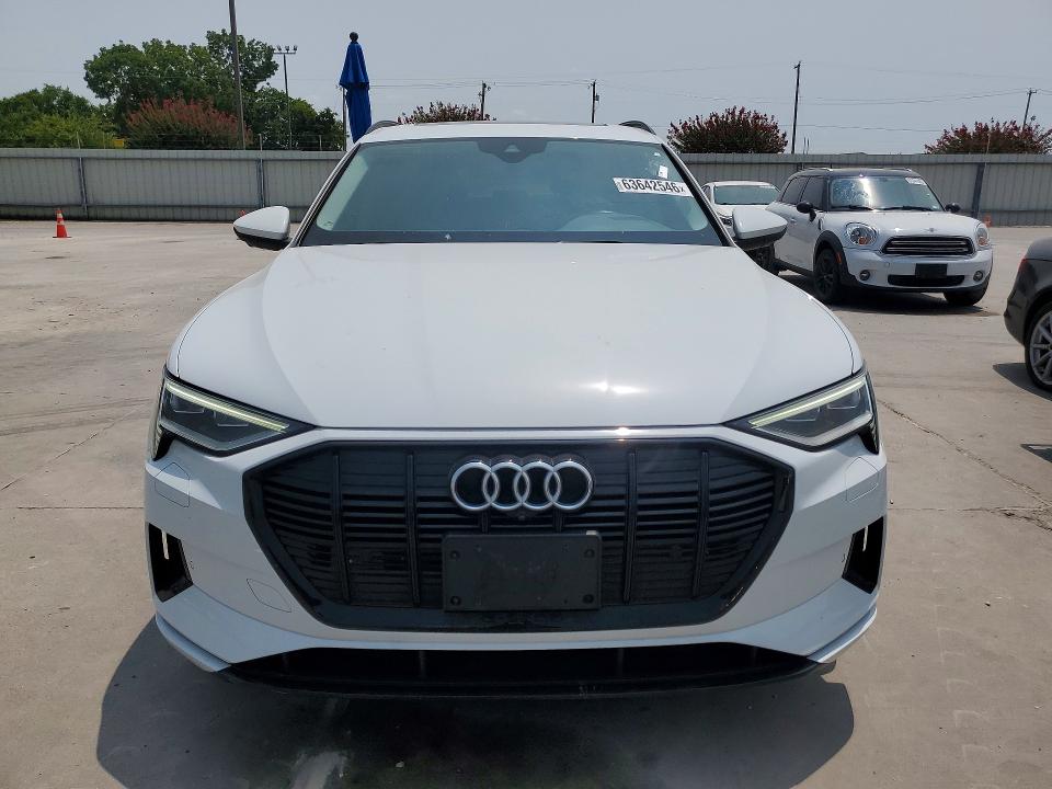 63642546 :رقم المزاد ، WA1AAAGEXNB007777 vin ، 2022 Audi E-tron مزاد بيع