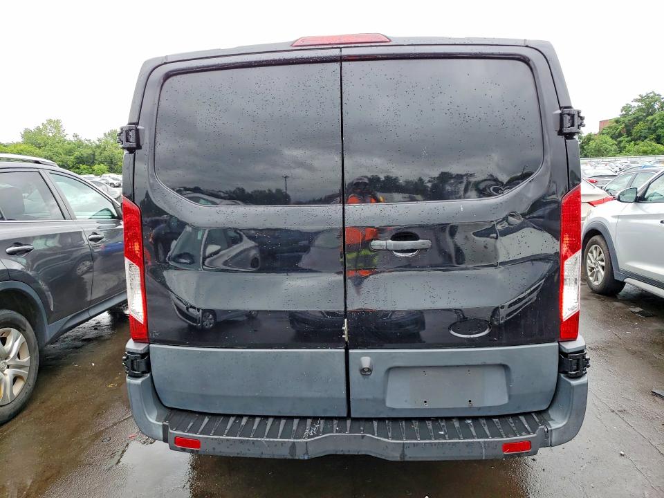 63362796 :رقم المزاد ، 1FTYE1YMXHKA47831 vin ، 2017 Ford Transit مزاد بيع