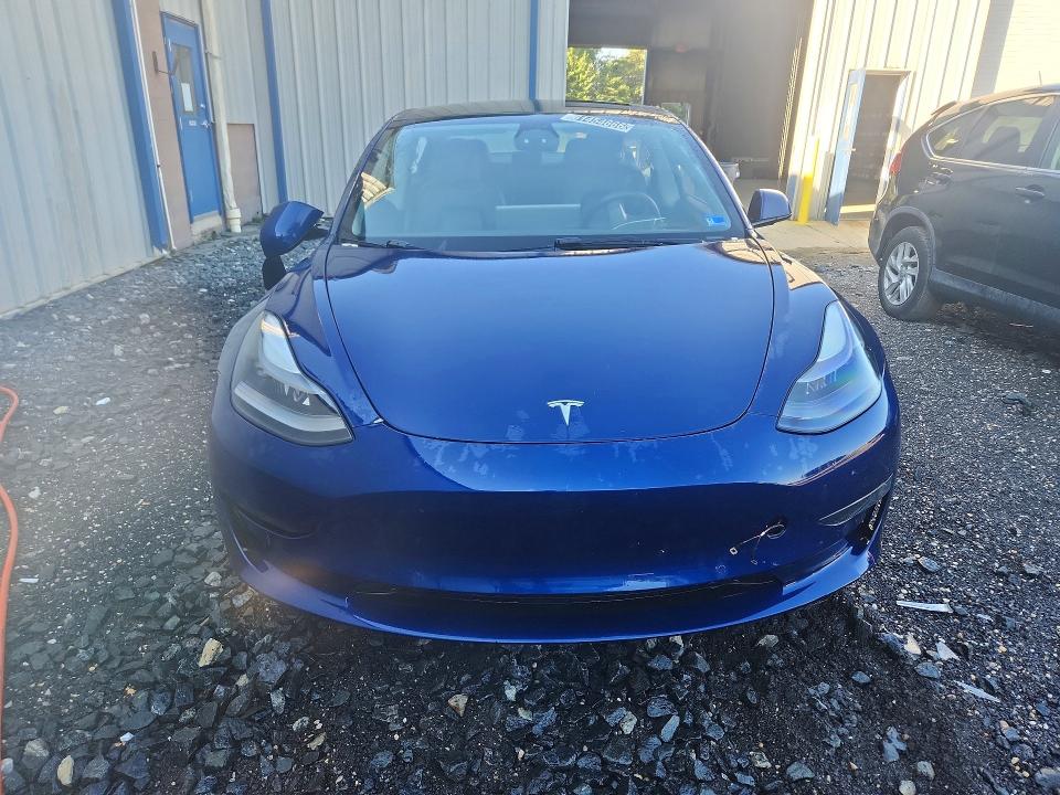 61454666 :رقم المزاد ، 5YJ3E1EA7NF369517 vin ، 2022 Tesla Model 3 مزاد بيع