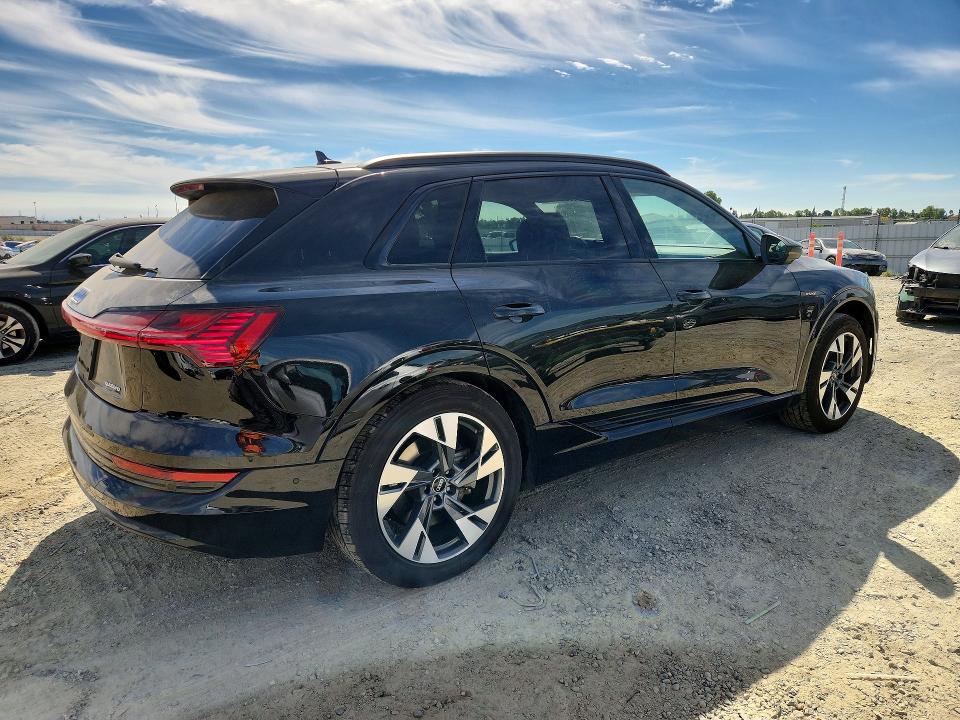 Продажа на аукционе авто 2022 Audi E-tron, vin: WA1AAAGE5NB010649, номер лота: 65047046