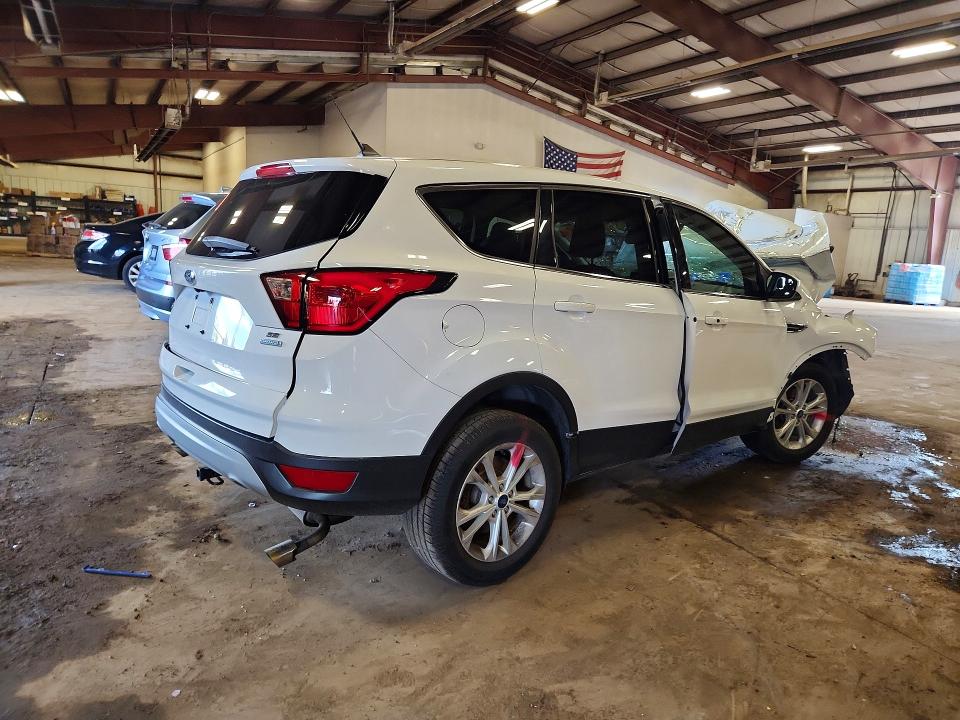 66015876 :رقم المزاد ، 1FMCU0GD6KUA04166 vin ، 2019 Ford Escape مزاد بيع
