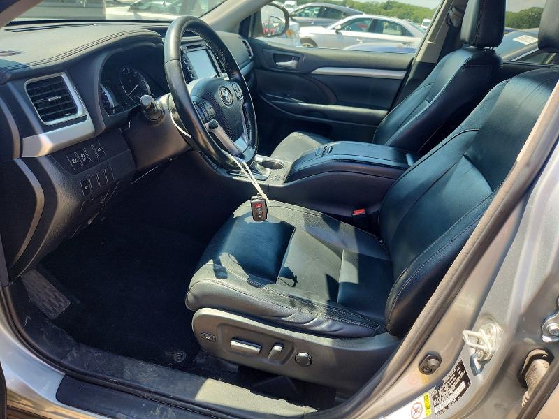 Продаж на аукціоні авто 2018 Toyota Highlander, vin: 5TDJZRFHXJS811038, номер лоту: 64102436