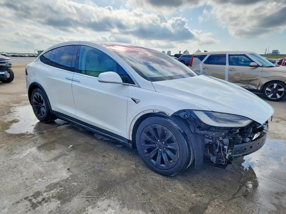 Продажа на аукционе авто 2018 Tesla Model X, vin: 5YJXCDE27JF088765, номер лота: 63222126