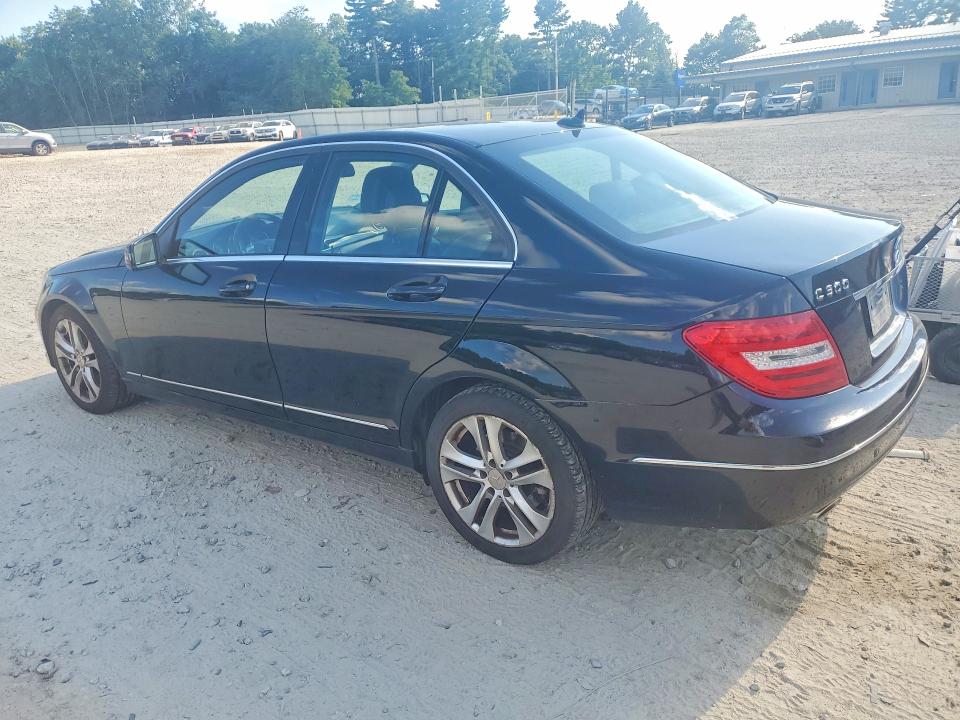 2013 Mercedes-benz C მანქანა იყიდება აუქციონზე, vin: WDDGF8AB4DR266415, აუქციონის ნომერი: 63988876