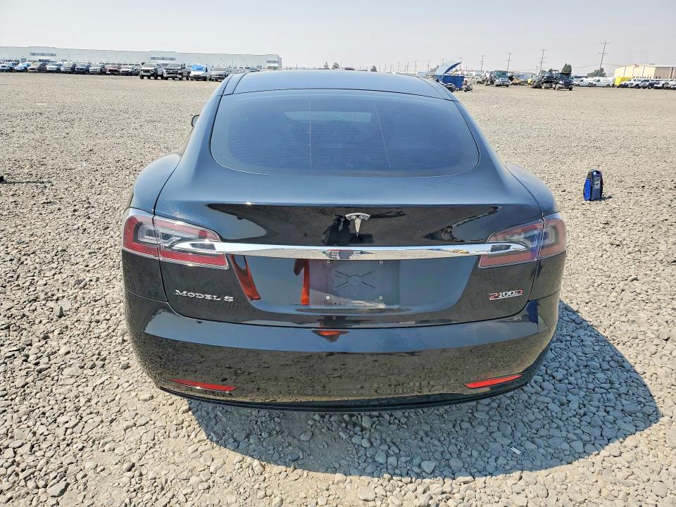 65239066 :رقم المزاد ، 5YJSA1E43JF295444 vin ، 2018 Tesla Model S مزاد بيع