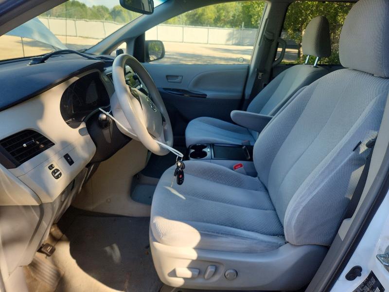 66731776 :رقم المزاد ، 5TDKK3DC1BS167945 vin ، 2011 Toyota Sienna مزاد بيع