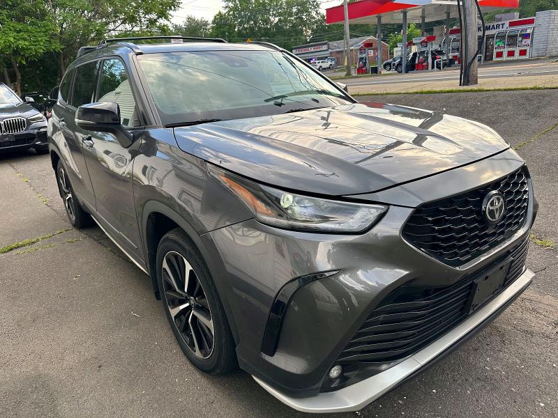 Продаж на аукціоні авто 2022 Toyota Highlander, vin: 5TDLZRBH9NS252439, номер лоту: 63988126