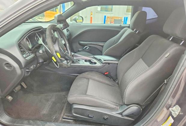 64580066 :رقم المزاد ، 2C3CDZAT7FH712402 vin ، 2015 Dodge Challenger مزاد بيع