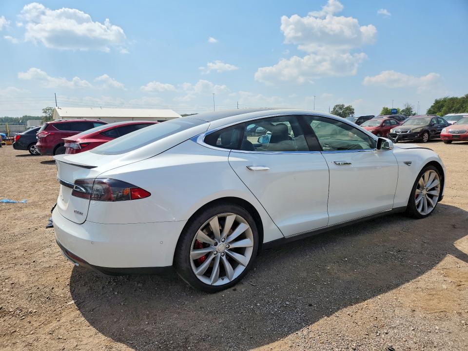 66635226 :رقم المزاد ، 5YJSA1E44GF128342 vin ، 2016 Tesla Model S مزاد بيع