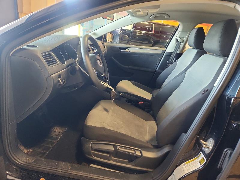 63025156 :رقم المزاد ، 3VW2B7AJ9HM395868 vin ، 2017 Volkswagen Jetta مزاد بيع