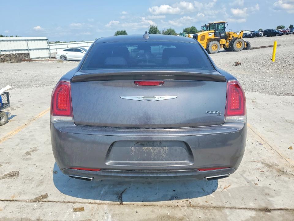 64213576 :رقم المزاد ، 2C3CCABGXJH228898 vin ، 2018 Chrysler 300 مزاد بيع