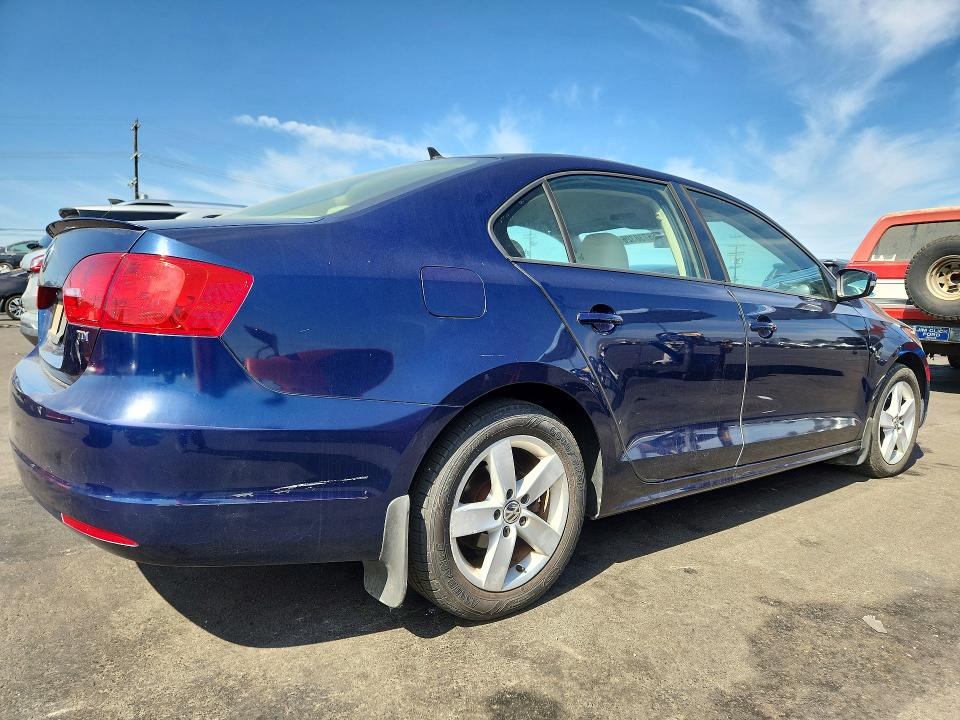 2012 Volkswagen Jetta მანქანა იყიდება აუქციონზე, vin: 3VW3L7AJ1CM398841, აუქციონის ნომერი: 65738326