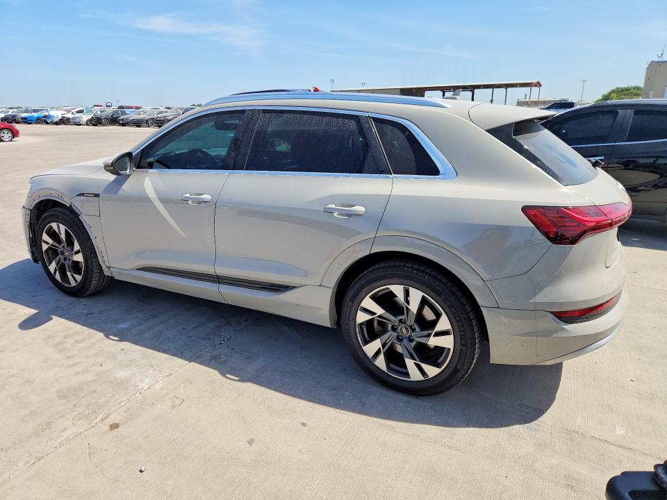 2022 Audi E-tron მანქანა იყიდება აუქციონზე, vin: WA1AAAGEXNB023932, აუქციონის ნომერი: 63552956