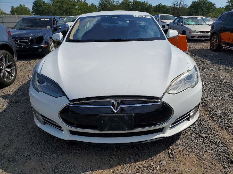 2013 Tesla Model S მანქანა იყიდება აუქციონზე, vin: 5YJSA1CN8DFP03405, აუქციონის ნომერი: 65992726