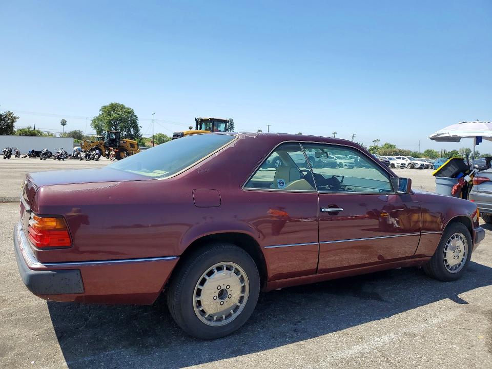 63934186 :رقم المزاد ، WDBEA51D6NB657915 vin ، 1992 Mercedes-benz 300 مزاد بيع