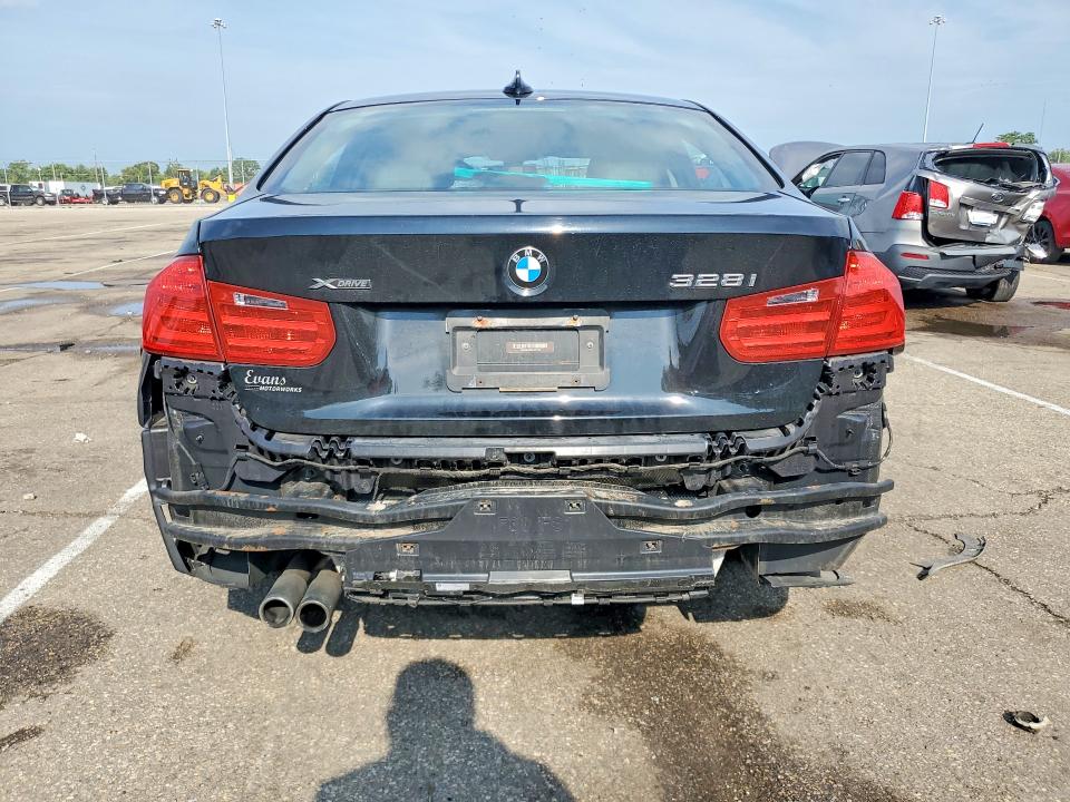 64207166 :رقم المزاد ، WBA3B3C52EJ977462 vin ، 2014 Bmw 328 مزاد بيع