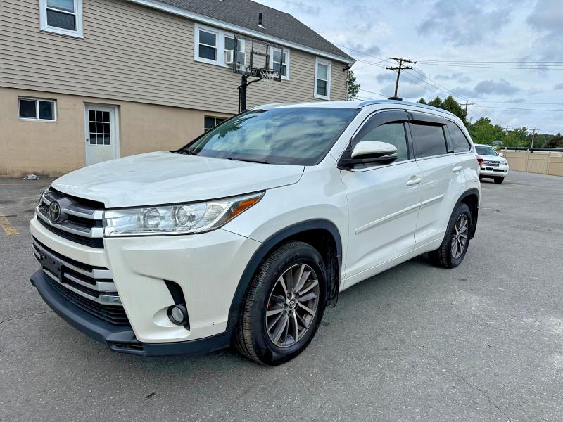 61993846 :رقم المزاد ، 5TDJZRFH2JS816010 vin ، 2018 Toyota Highlander مزاد بيع