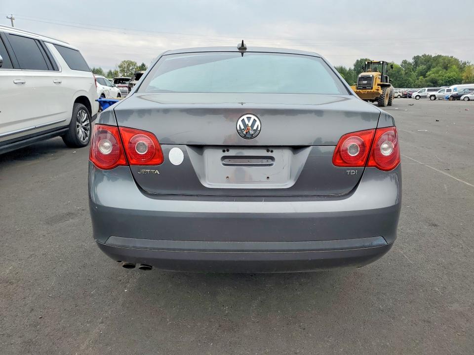 Auction sale of the 2005 Volkswagen New Jetta, vin: 3VWDT71KX5M636265, lot number: 66340646