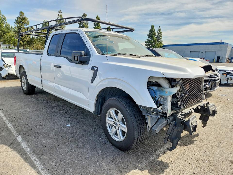 64795626 :رقم المزاد ، 1FTEX1CP6NKD23304 vin ، 2022 Ford F150 مزاد بيع