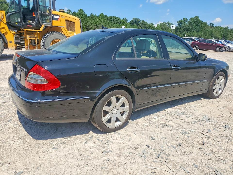 66042126 :رقم المزاد ، WDBUF56X57B066851 vin ، 2007 Mercedes-benz E مزاد بيع