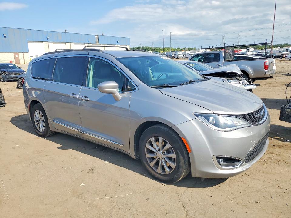 65944276 :رقم المزاد ، 2C4RC1BG3HR702961 vin ، 2017 Chrysler Pacifica مزاد بيع