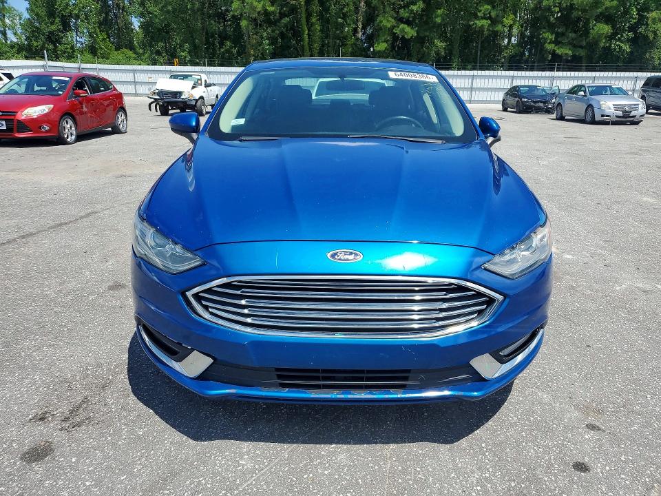 64008386 :رقم المزاد ، 3FA6P0LU4HR357722 vin ، 2017 Ford Fusion مزاد بيع