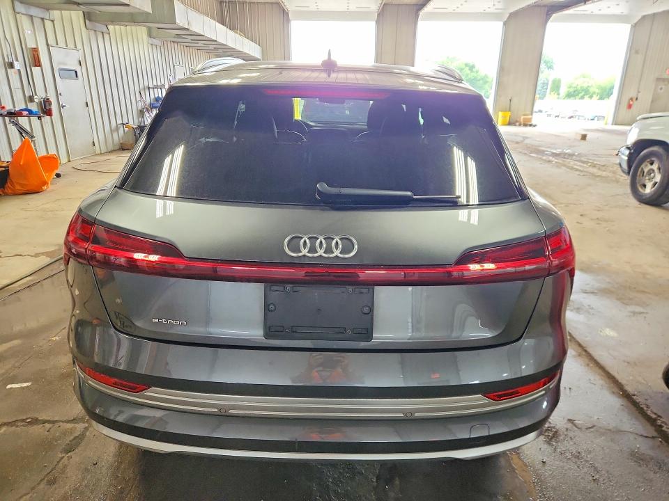 63448696 :رقم المزاد ، WA1VAAGE9KB007489 vin ، 2019 Audi E-tron مزاد بيع